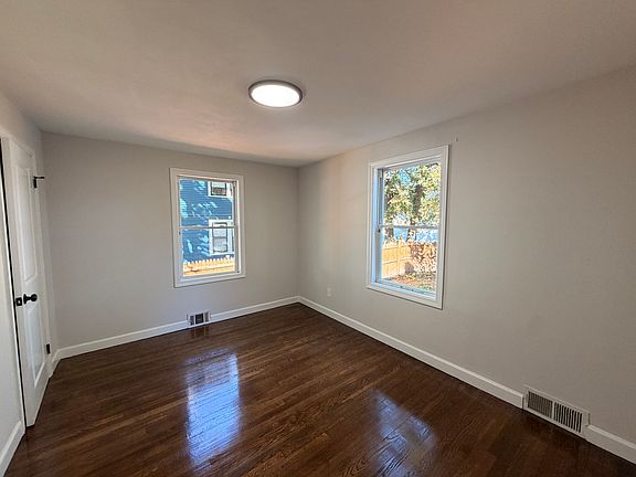 5th image of 39 Webb St #A