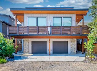 1405 NE 1st Ave #3, Canmore, AB T1W1M6