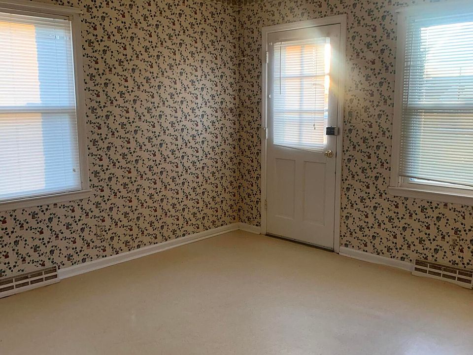 1st image of 5 Garden Park Dr