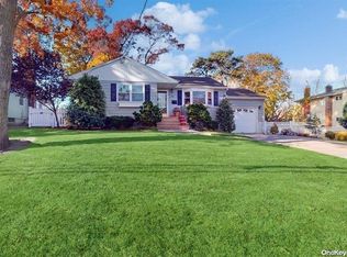 74 Livingston Ave, Babylon, NY 11702