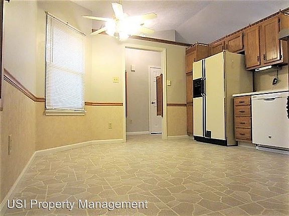 3rd image of 1638 N Park Hurst Dr