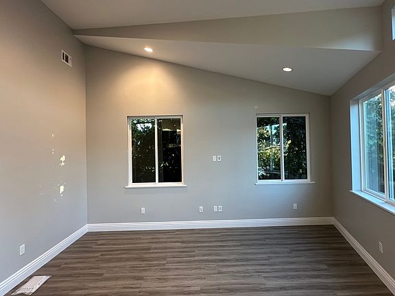 4th image of 2707 Jefferson Ave #2711