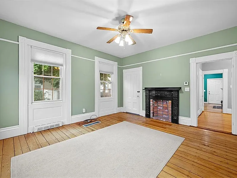 2 bed, 1.0 bath, 1213 sqft, $1,939 — Photo 3