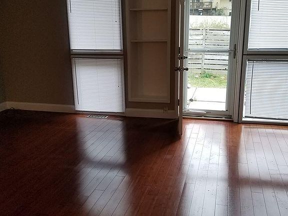 4th image of 10806 Seward St