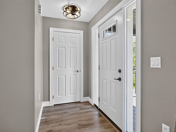 3rd image of 12 Sherbrooke St