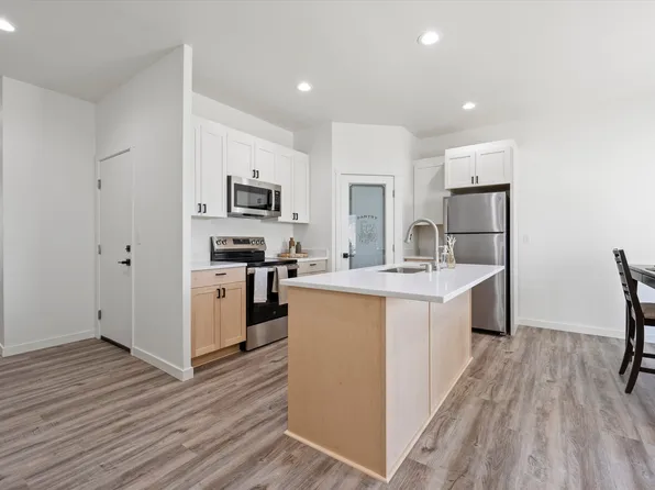 638 G St NE, 638 G St NE #3B-2Ba-1418Sqft, Quincy, WA 98848