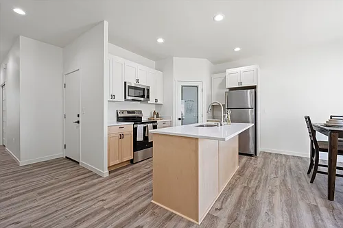 638 G St NE Photo 1