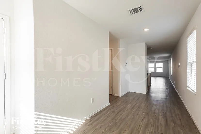 Building Photo - 5307 Hornbeck Hts