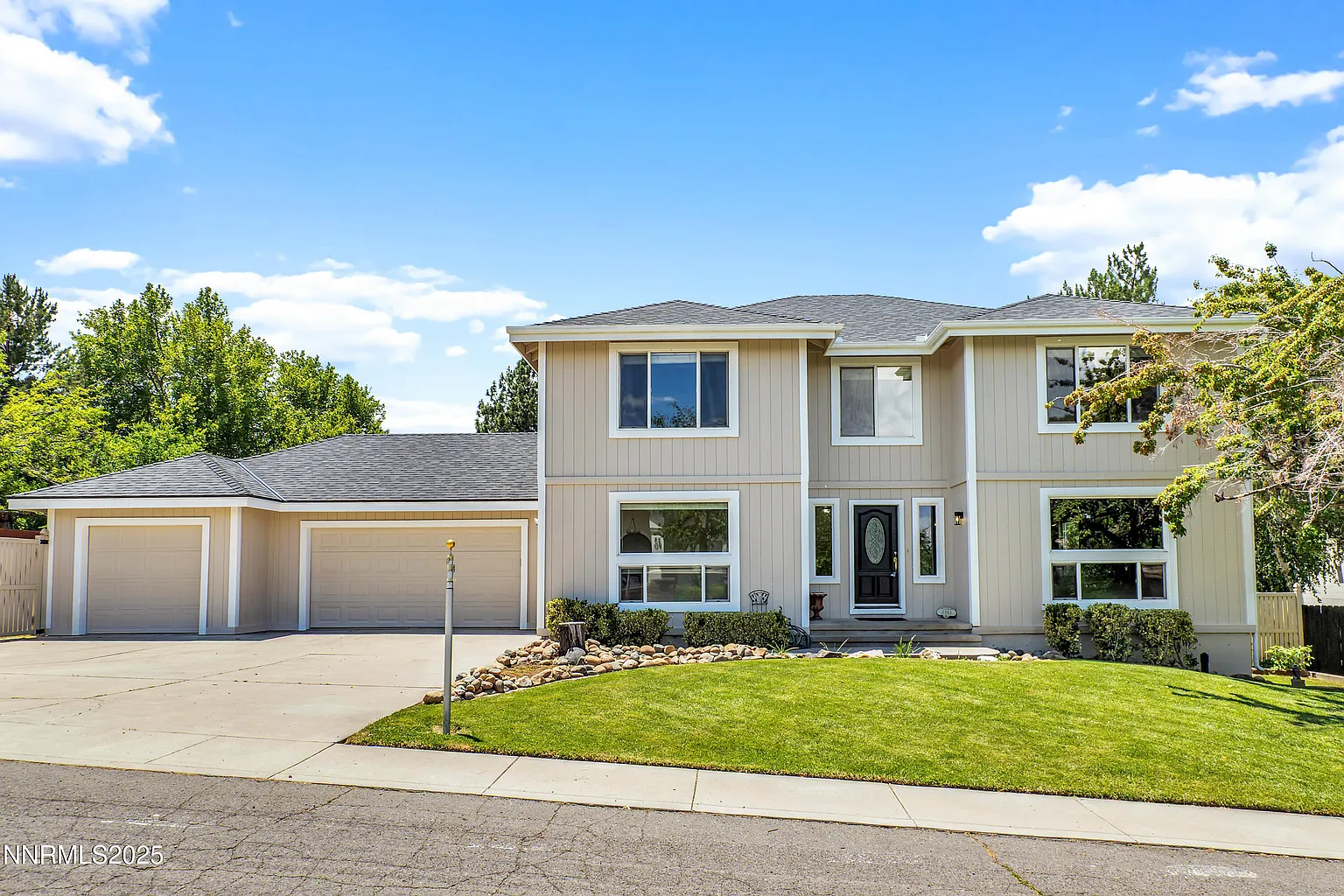 2393 Queen Anne Ct photo 1