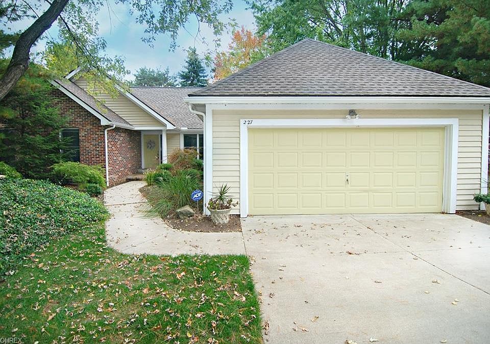 1st image of 227 Lake Pointe Dr