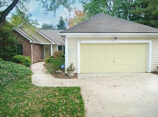 227 Lake Pointe Dr, Akron, OH 44333