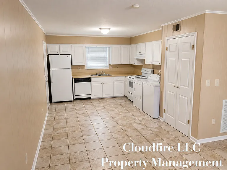 222 James Cir — Photo 2