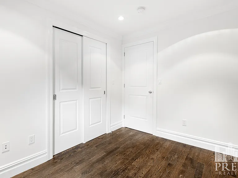 329 E 10th St #10 — Photo 10