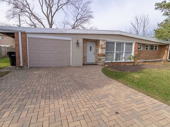 2nd image of 4832 N Redwood Dr