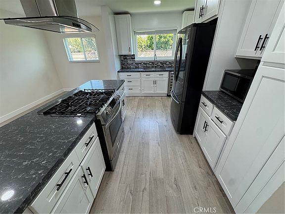 5th image of 1415 E Gary Pl
