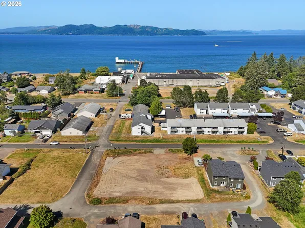 590 7th Ave, Hammond, OR 97121