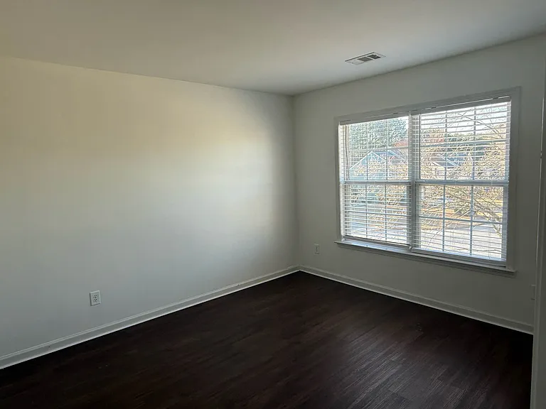 354 Wedmore Ct — Photo 16