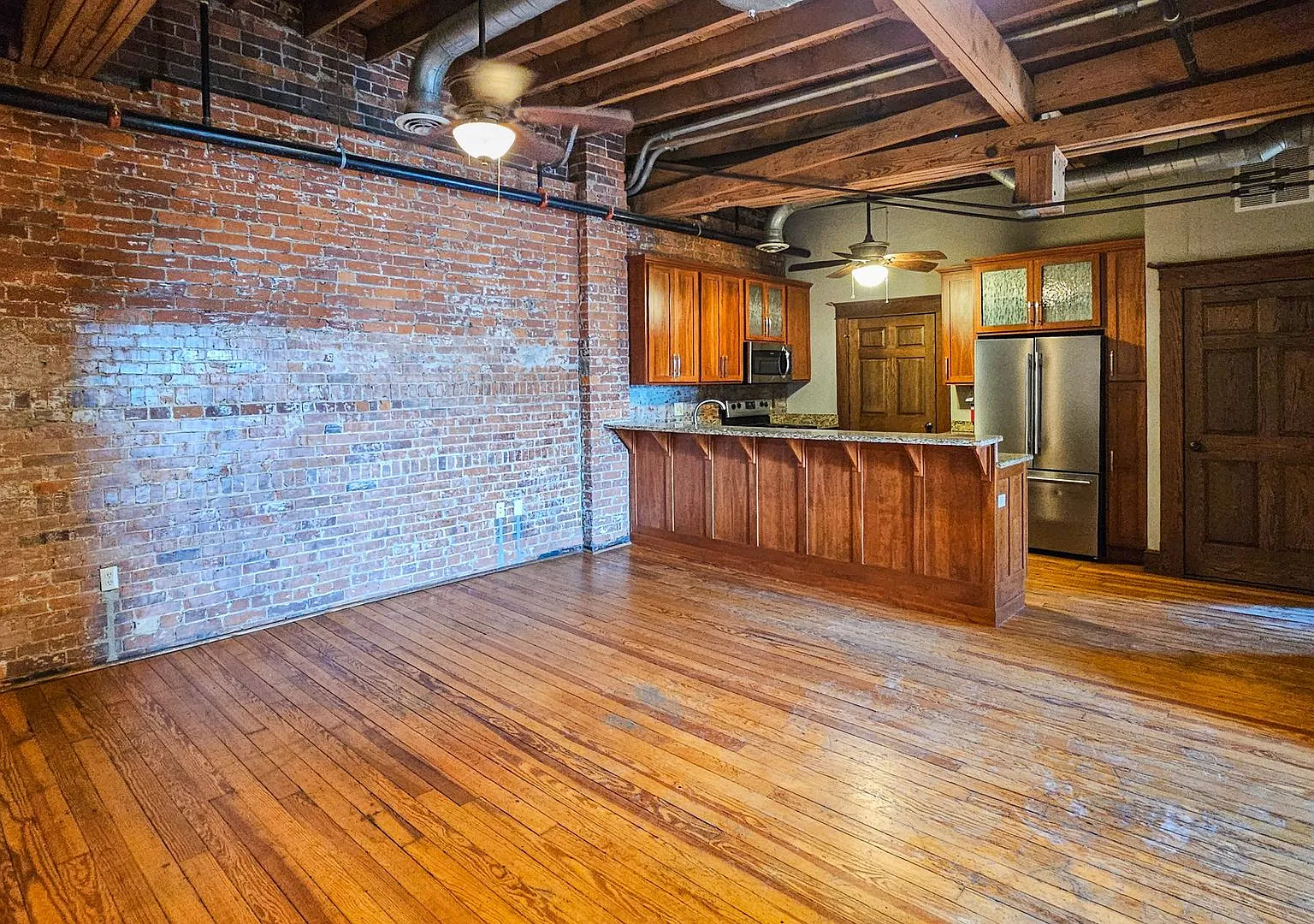111 W 7th St Downtown Student Apartments Near IU — Photo 3