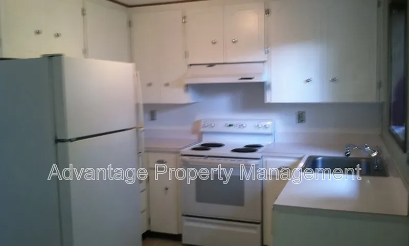2 bed, 1.0 bath, 950 sqft, $1,900 — Photo 1