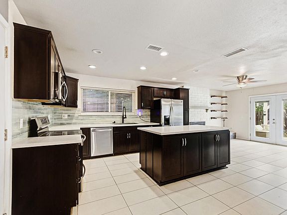 4th image of 8227 Longden Cir