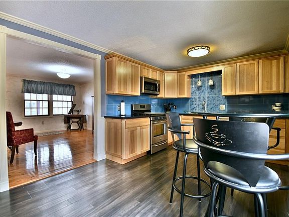 4th image of 214 Le Havre Dr