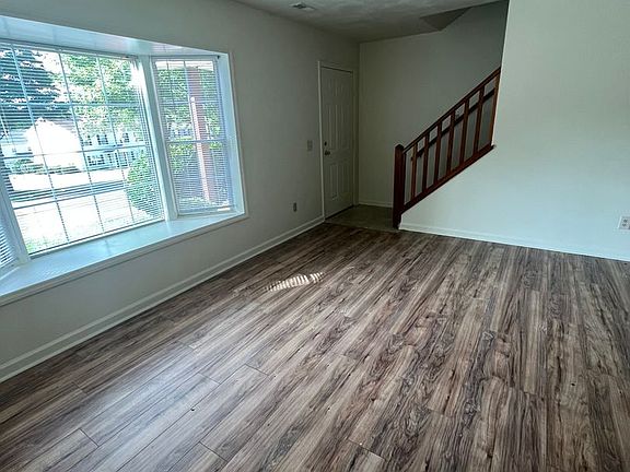 5th image of 894 Patrick Henry Dr