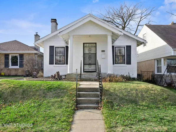 8044 Tripp Ave, Skokie, IL 60076