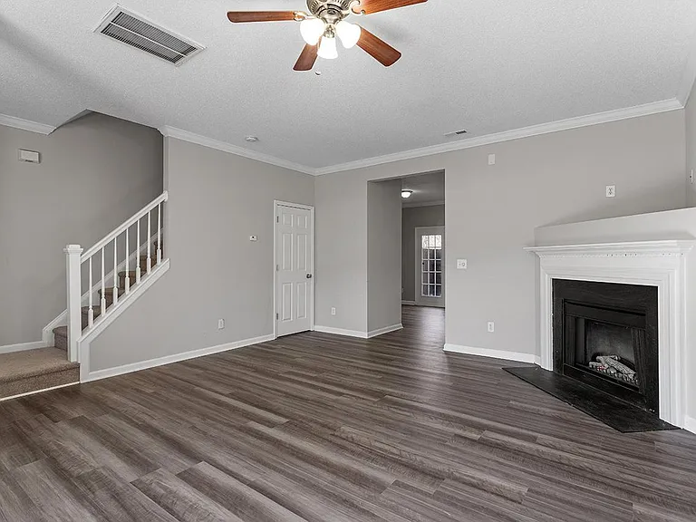 2839 Gross Ave — Photo 1