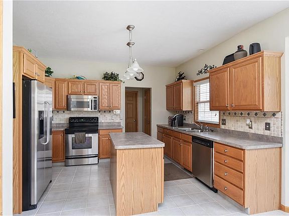 5th image of 590 Hickory Hollow Dr
