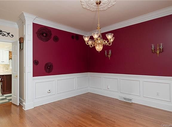 3rd image of 2230 Raven Dr