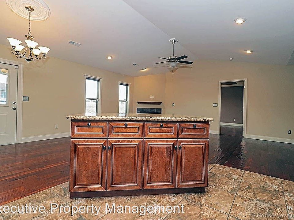 1st image of 867 Broadridge Dr