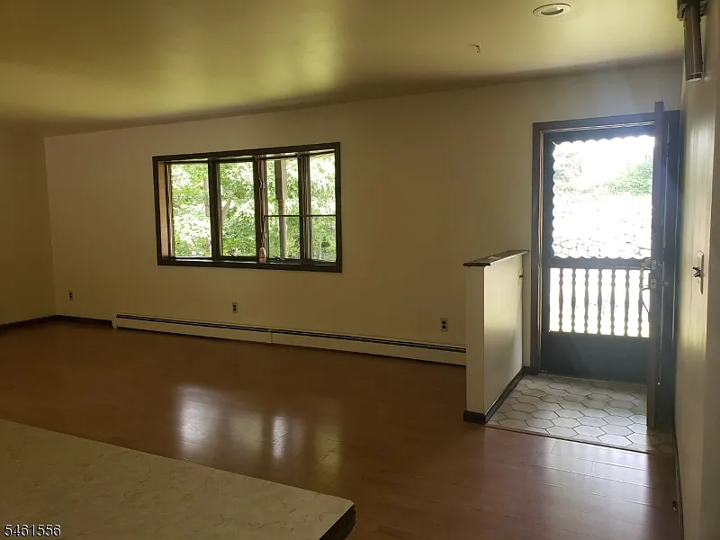 3 bed, 2.5 bath, 1484 sqft, $3,500 — Photo 3