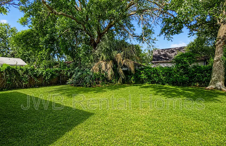 3312 Seville St W — Photo 11