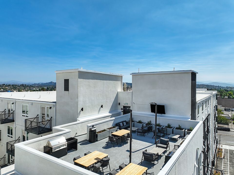 Building Photo 4