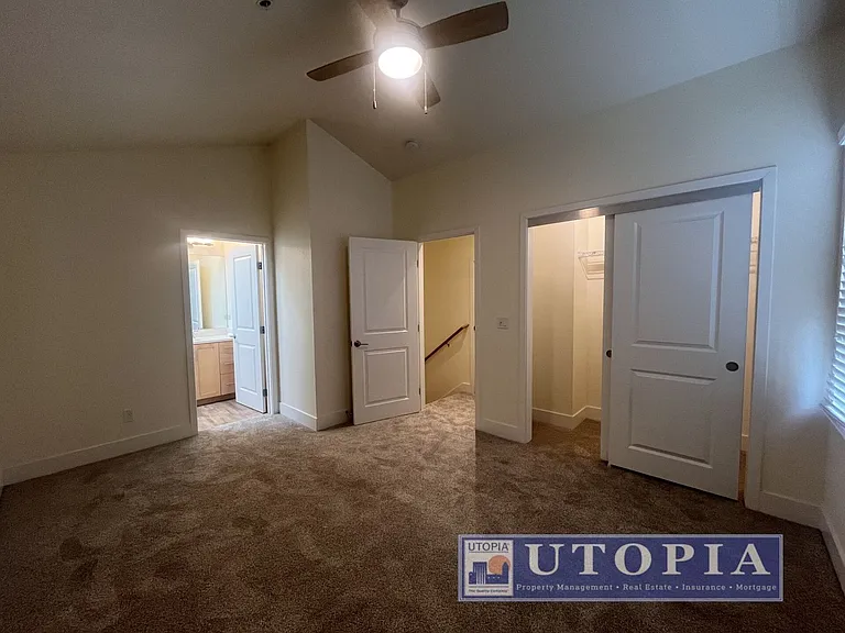 Beautiful and Spacious 3-bedroom, 3.5-bathroom Townhouse Located in the heart of Seabright. — Photo 23