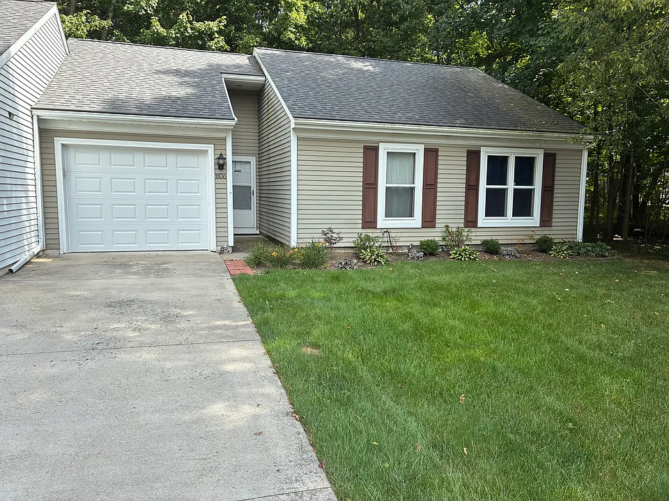 1806 Holly Ct #E
