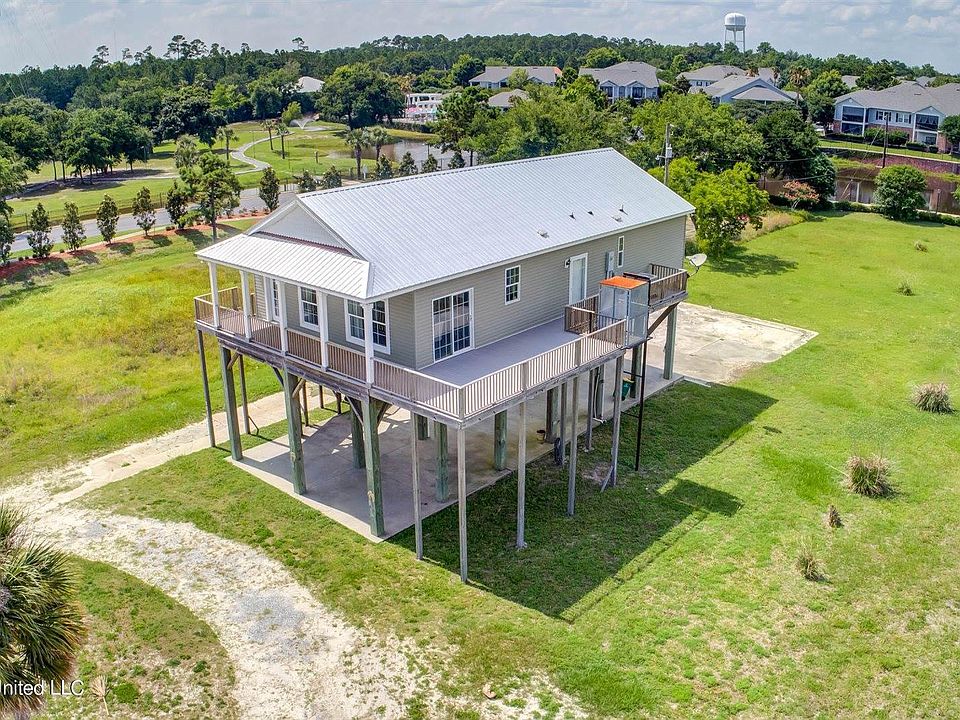 1st image of 898 W Beach Blvd