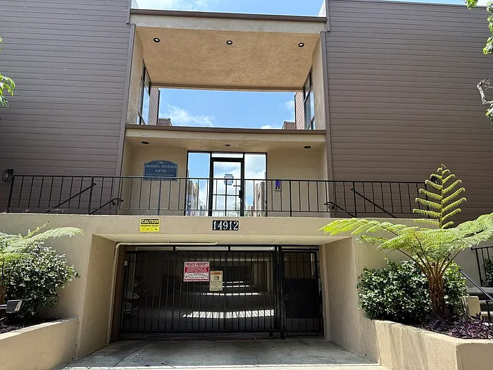 Building Photo - 14912 Dickens St #13