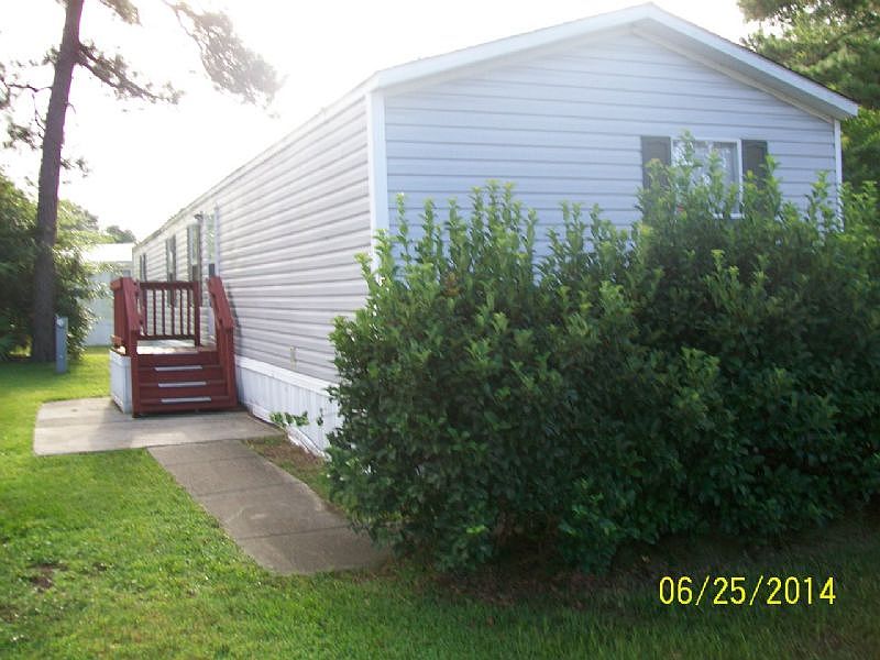 2nd image of 2847 Calumet Cir