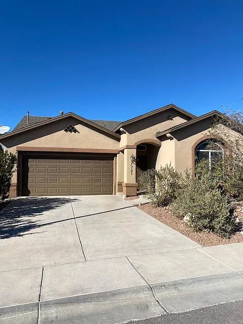 4 bed, 1858 sqft, $2,100 — Photo 2