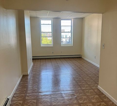 2nd image of 161 Christopher Columbus Dr APT 4F
