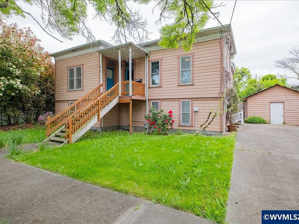 1st image of 913 1st Ave NE