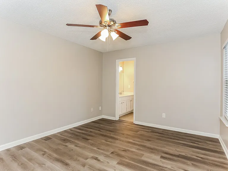 248 Carriann Cove Trl W — Photo 9