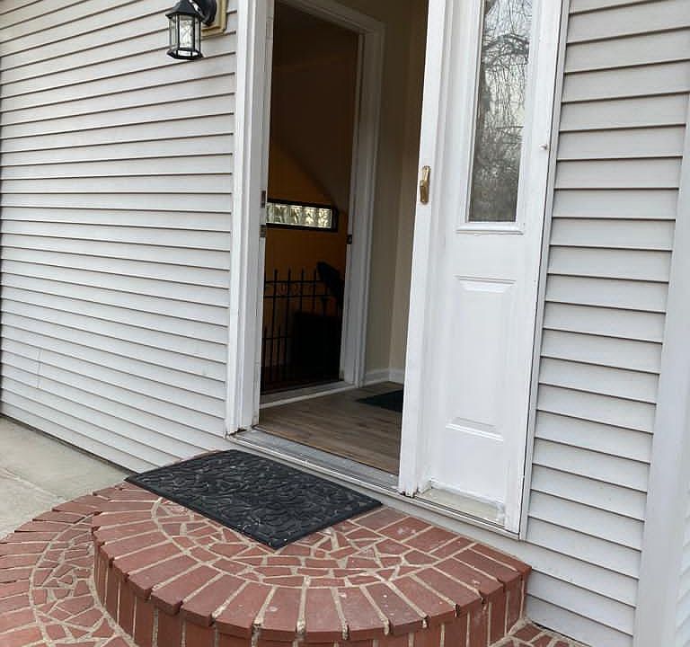 Independent entrance to basement unit