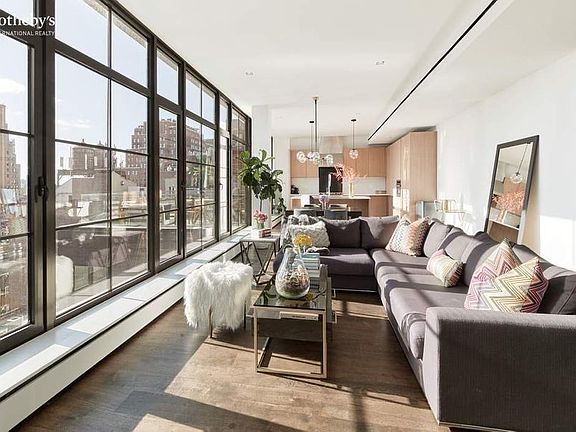 4th image of 225 W 17th St