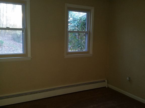 bedroom (back)