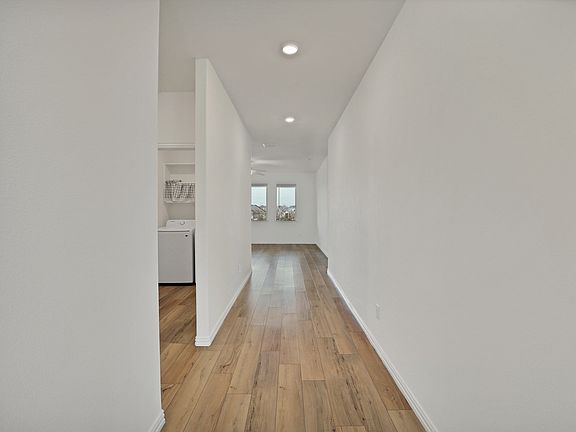 4th image of 3204 Renaissance Dr