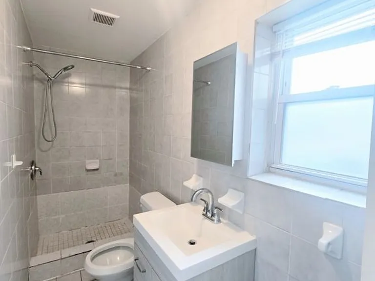 1395 Kearney Ave #C — Photo 2
