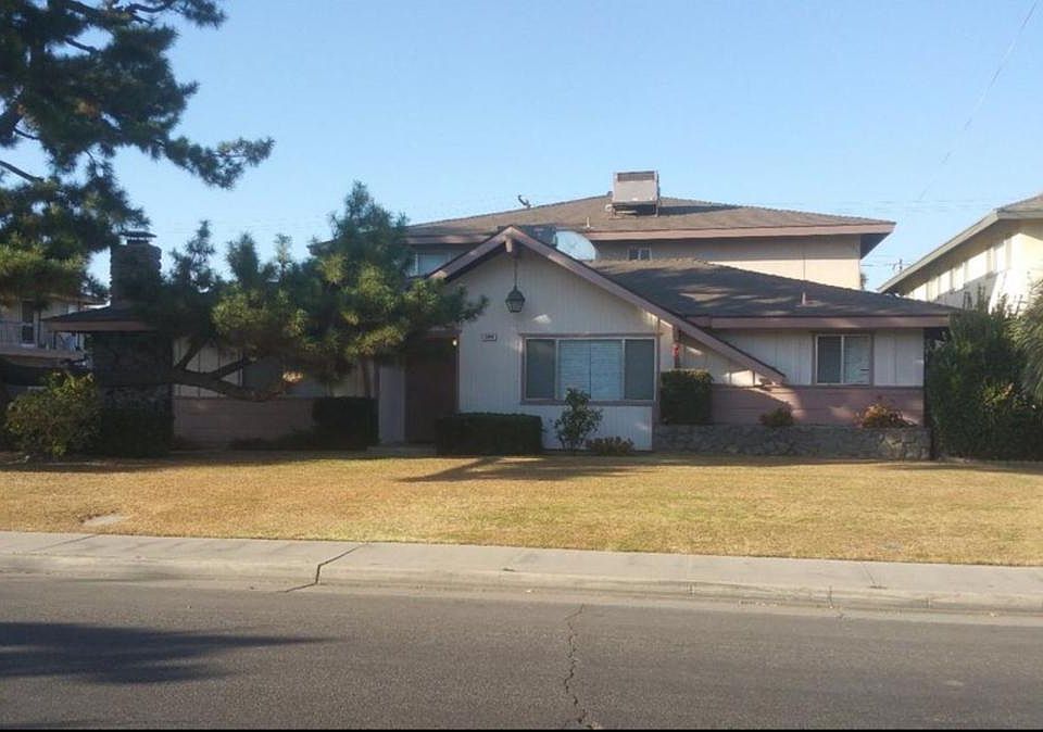 2nd image of 5900 Stockdale Hwy APT 1