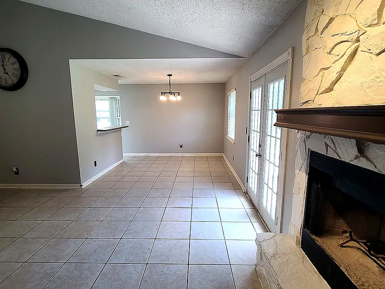 121 Foxwood Cir — Photo 12